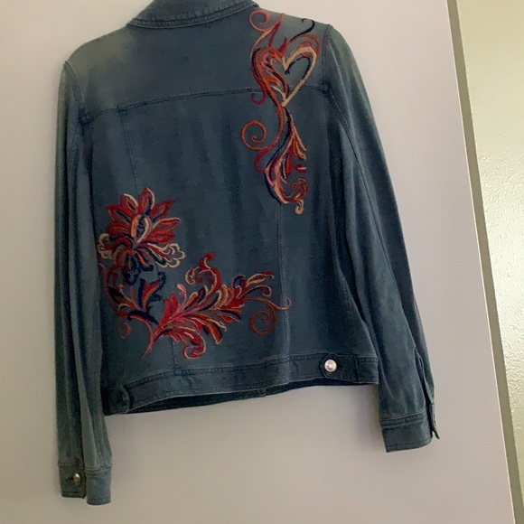 NWOT Chico’s Zenergy Embroidered Jacket - Picture 3 of 5